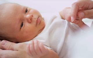У новорожденного красные веки: возможные причины и методы лечения Внутреннее веко глаза красное у ребенка
