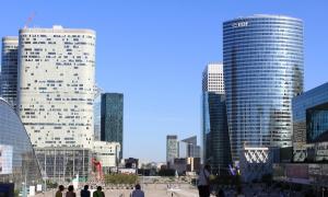 La Defense Paris lühikirjeldus